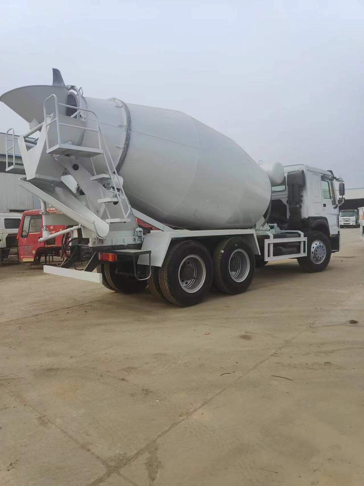 HOWO 375 Cement Mixer Truck 6*4 - Avtomešalec: slika 5 HOWO 375 Cement Mixer Truck 6*4 - Avtomešalec: slika 5