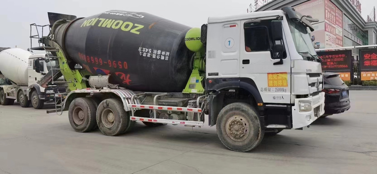 HOWO 6*4 Cement Mixer Truck - Avtomešalec: slika 2 HOWO 6*4 Cement Mixer Truck - Avtomešalec: slika 2