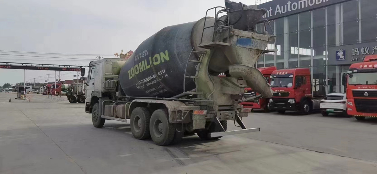 HOWO 6*4 Cement Mixer Truck - Avtomešalec: slika 3 HOWO 6*4 Cement Mixer Truck - Avtomešalec: slika 3