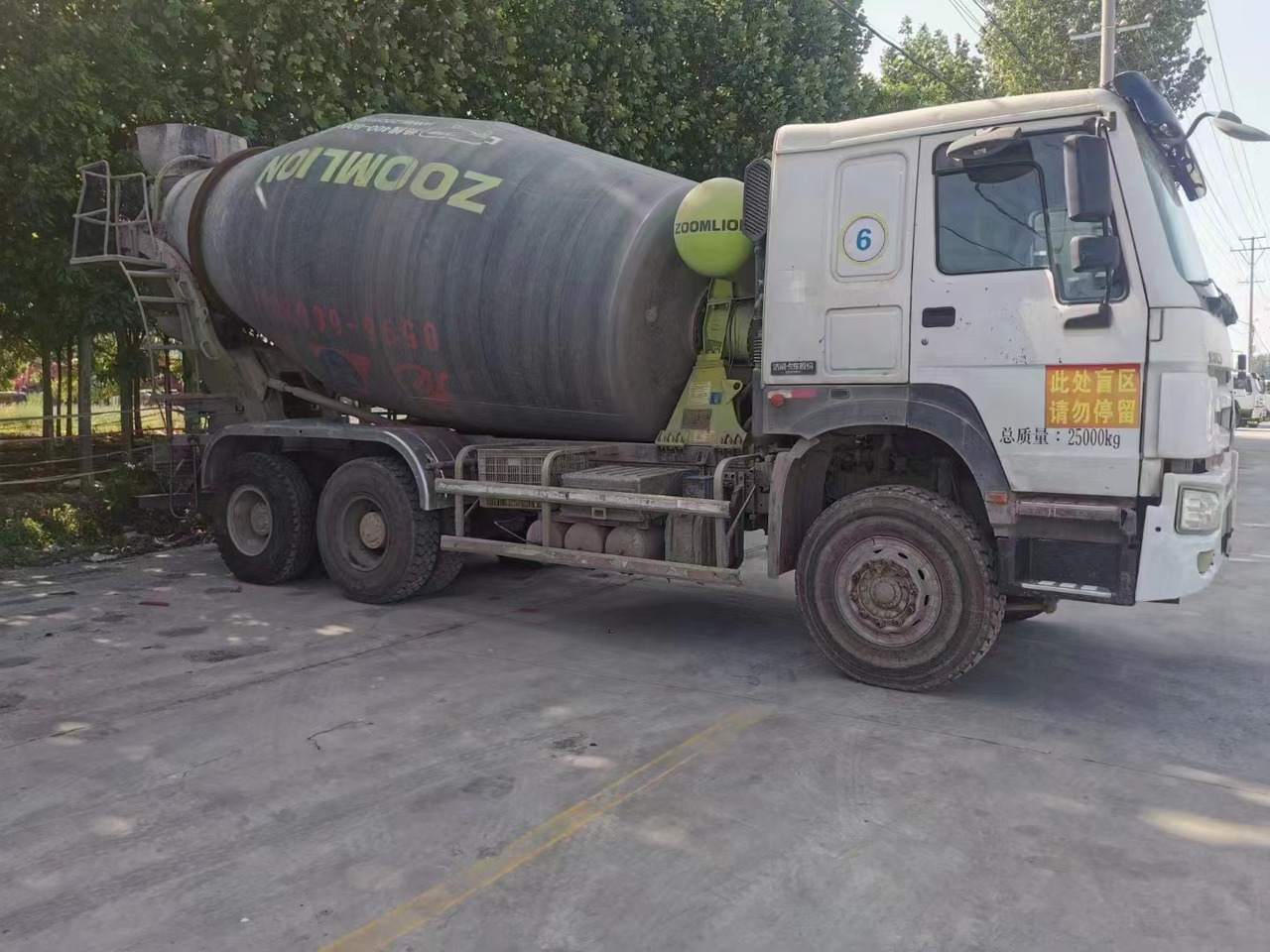HOWO 6*4 Cement Mixer Truck - Avtomešalec: slika 4 HOWO 6*4 Cement Mixer Truck - Avtomešalec: slika 4