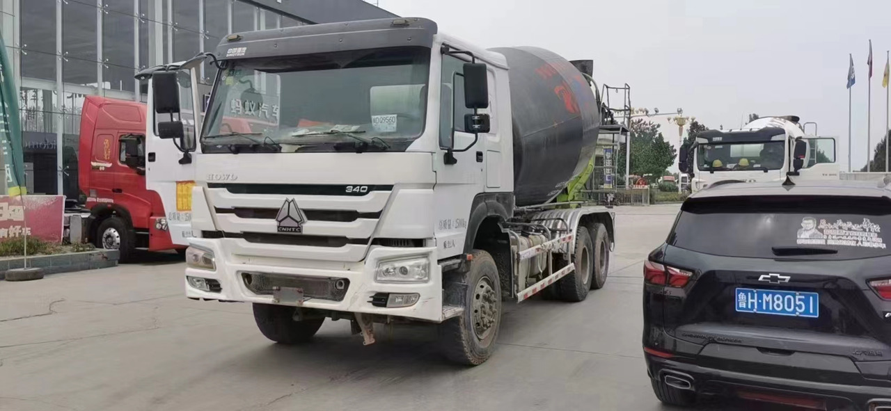 HOWO 6*4 Cement Mixer Truck - Avtomešalec: slika 1 HOWO 6*4 Cement Mixer Truck - Avtomešalec: slika 1