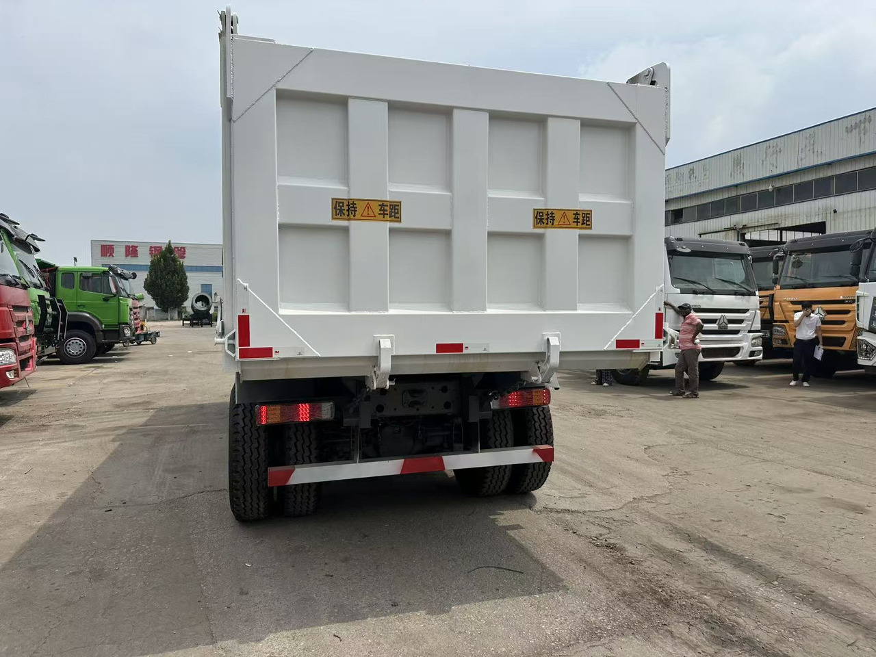 HOWO Howo Dump truck 6✖4 White - Tovornjak prekucnik: slika 5 HOWO Howo Dump truck 6✖4 White - Tovornjak prekucnik: slika 5