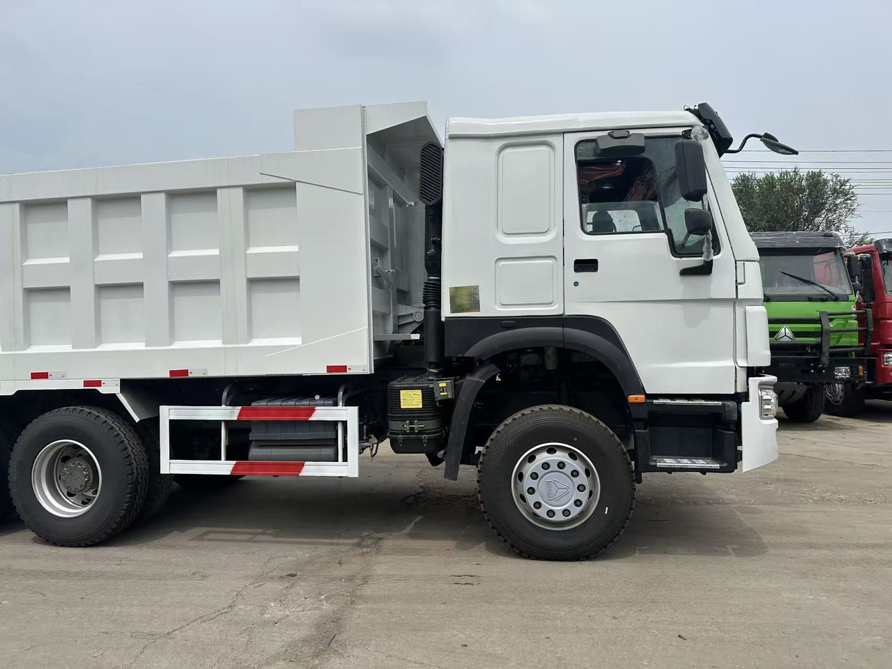 HOWO Howo Dump truck 6✖4 White - Tovornjak prekucnik: slika 3 HOWO Howo Dump truck 6✖4 White - Tovornjak prekucnik: slika 3