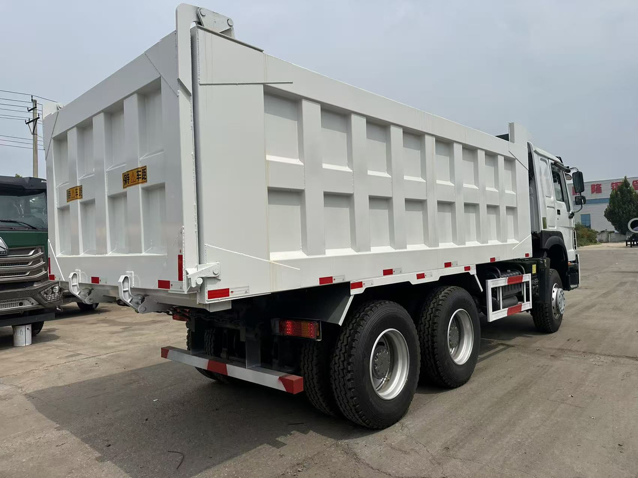 HOWO Howo Dump truck 6✖4 White - Tovornjak prekucnik: slika 4 HOWO Howo Dump truck 6✖4 White - Tovornjak prekucnik: slika 4