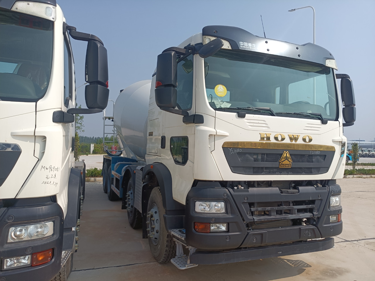 HOWO TX350 Cement Mixer Truck - Avtomešalec: slika 2 HOWO TX350 Cement Mixer Truck - Avtomešalec: slika 2