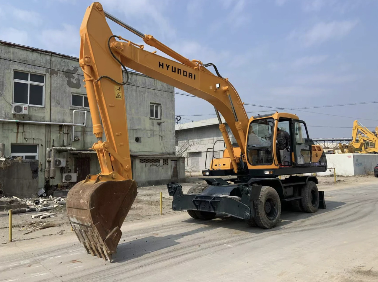 HYUNDAI R210W-9 - Kolesni nakladalec: slika 3 HYUNDAI R210W-9 - Kolesni nakladalec: slika 3