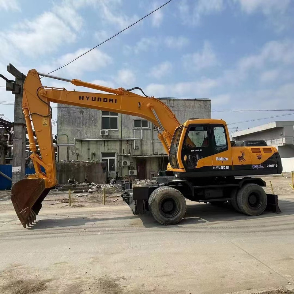 HYUNDAI R210W-9 - Kolesni nakladalec: slika 2 HYUNDAI R210W-9 - Kolesni nakladalec: slika 2