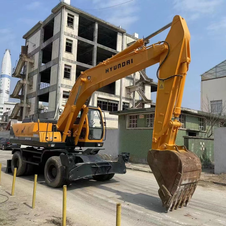 HYUNDAI R210W-9 - Kolesni nakladalec: slika 4 HYUNDAI R210W-9 - Kolesni nakladalec: slika 4