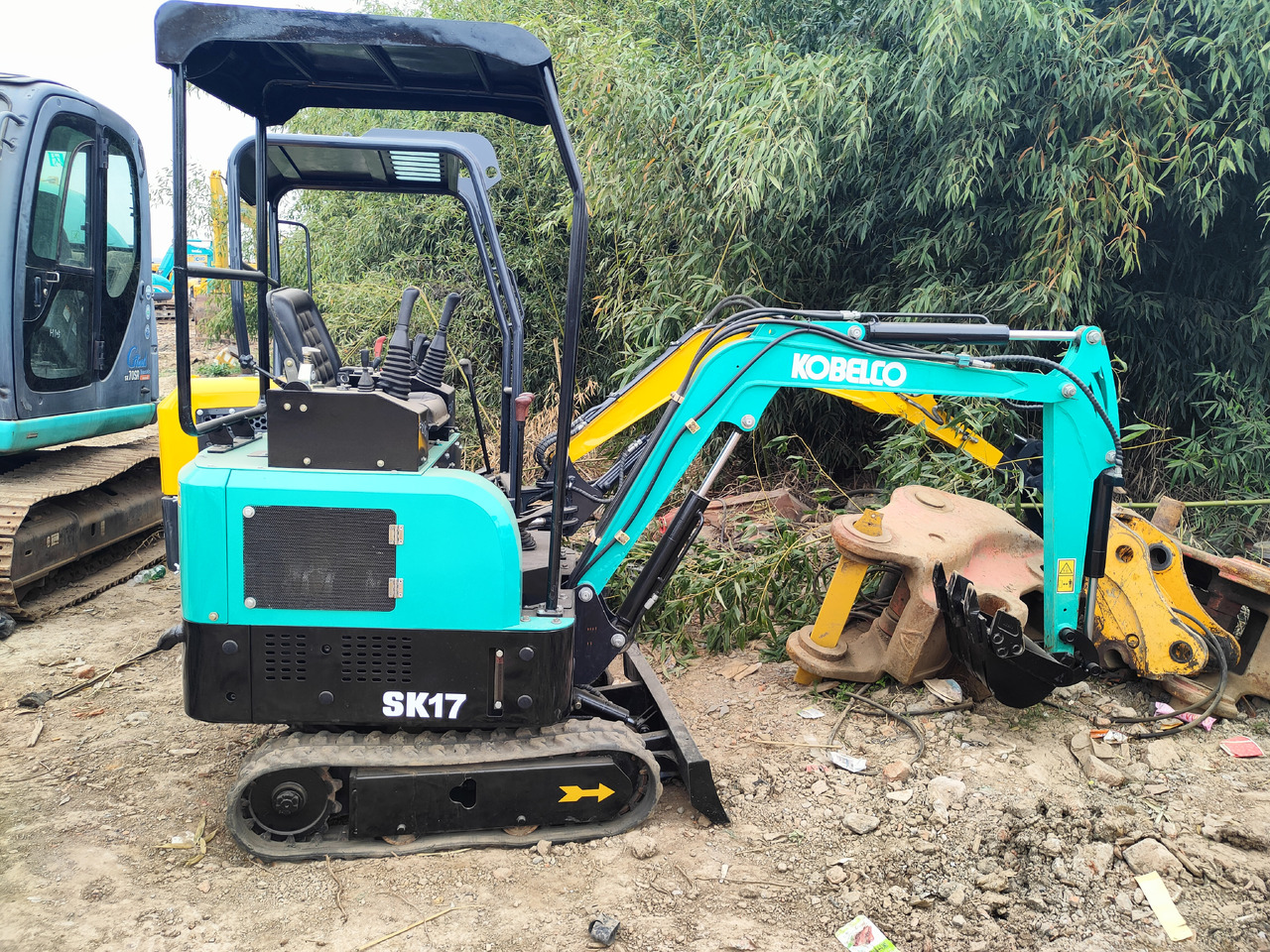 KOBELCO SK17 - Bager goseničar: slika 1 KOBELCO SK17 - Bager goseničar: slika 1