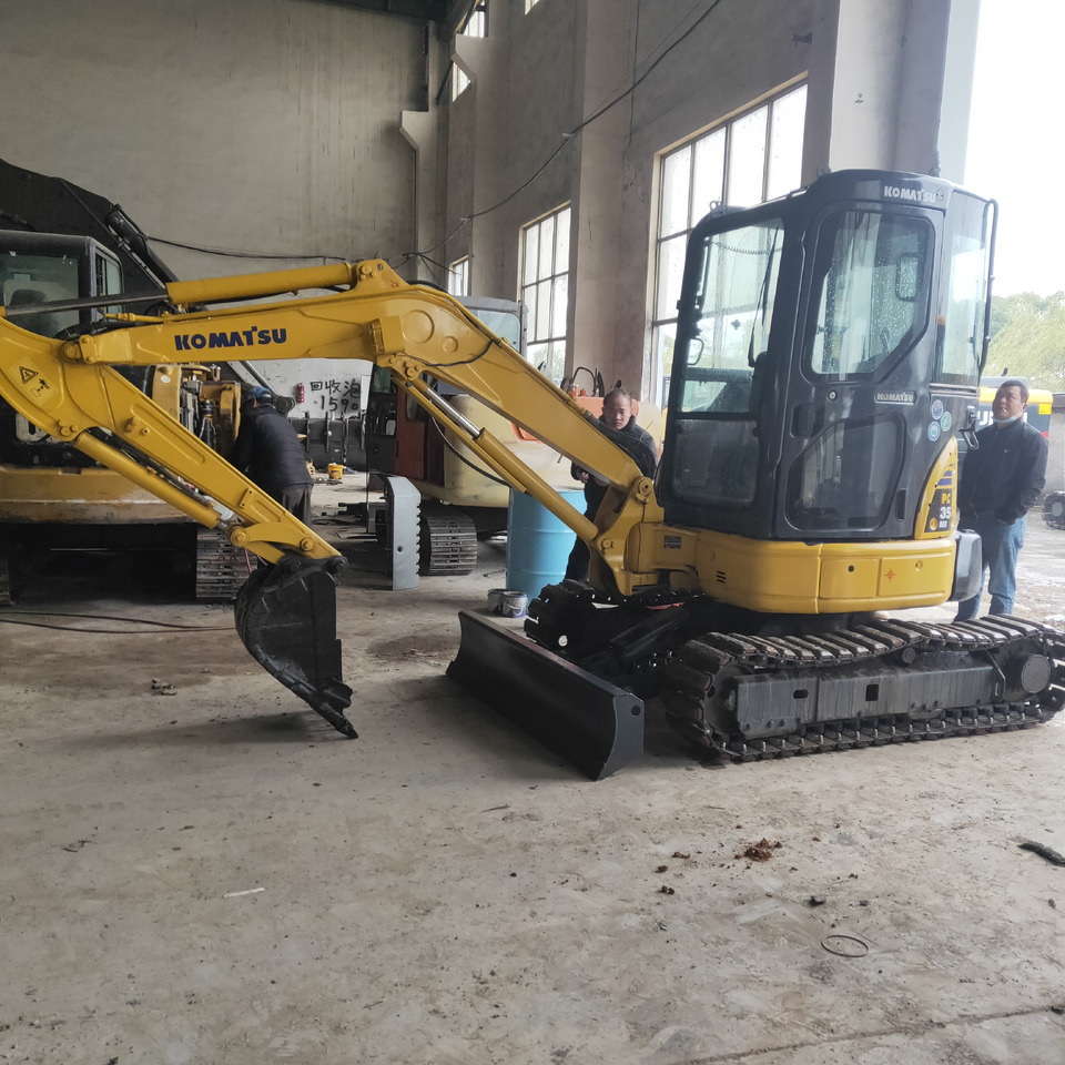 KOMATSU PC35 - Bager goseničar: slika 1 KOMATSU PC35 - Bager goseničar: slika 1