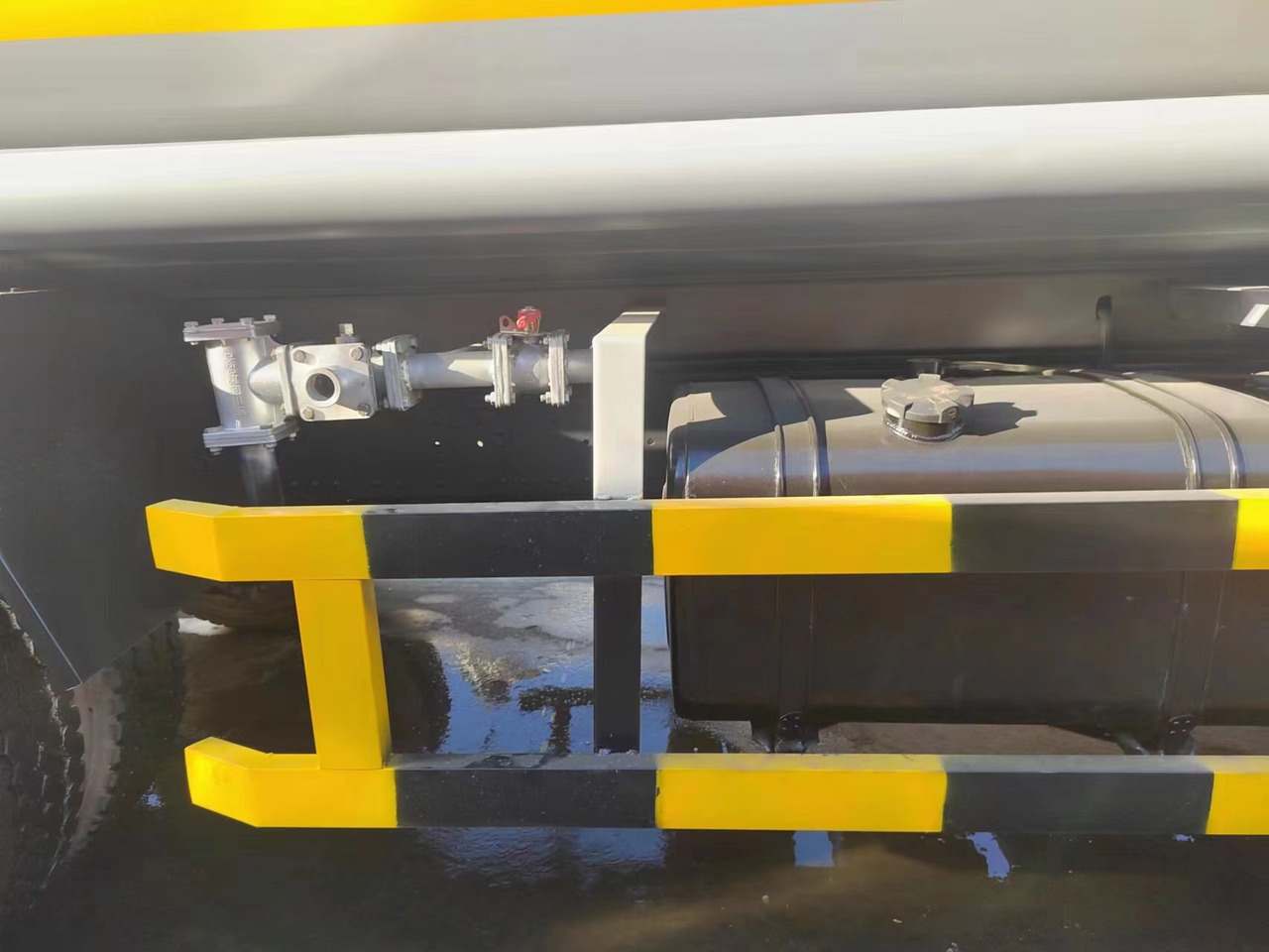 SHACMAN F3000 Water Tanker Click Here For DISCOUNT - Tovornjak cisterna: slika 3 SHACMAN F3000 Water Tanker Click Here For DISCOUNT - Tovornjak cisterna: slika 3