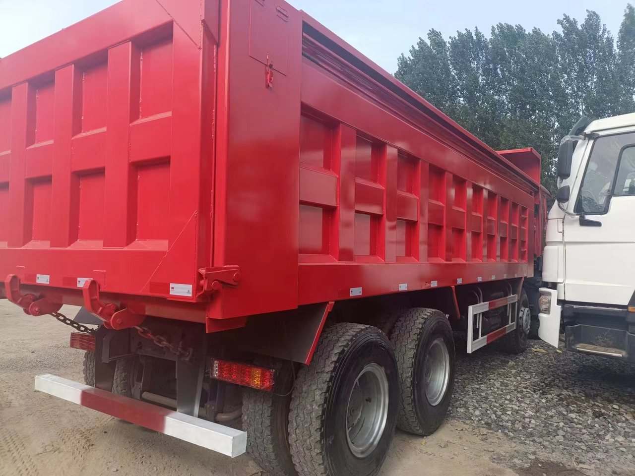 SINOTRUK HOWO 371 - Tovornjak prekucnik: slika 5 SINOTRUK HOWO 371 - Tovornjak prekucnik: slika 5