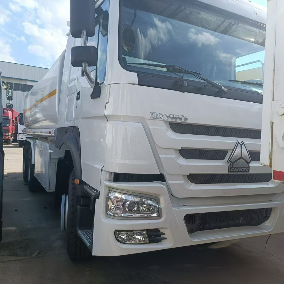 SINOTRUK HOWO 371 - Tovornjak cisterna: slika 2 SINOTRUK HOWO 371 - Tovornjak cisterna: slika 2
