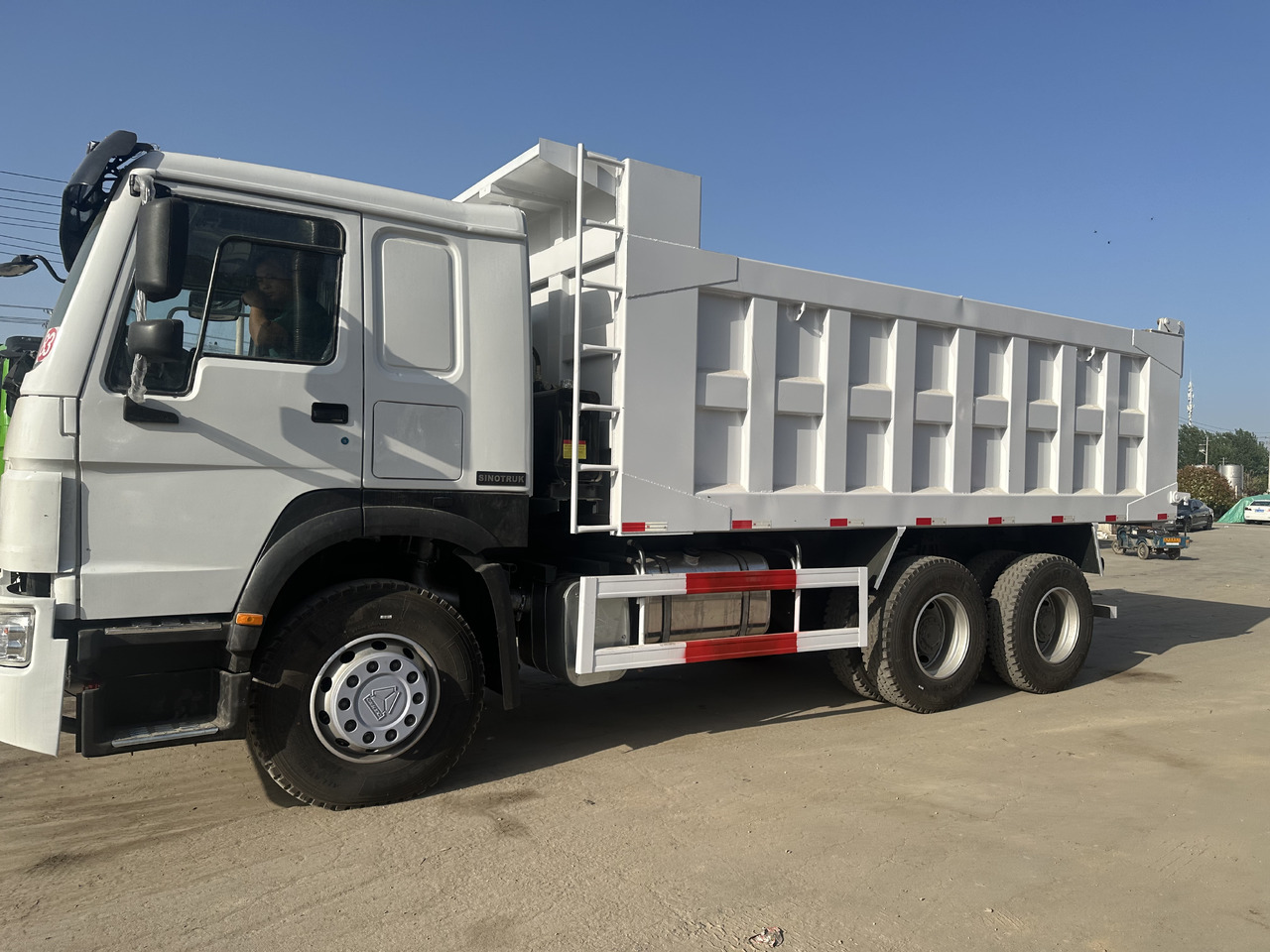 SINOTRUK HOWO 375 6X4 CLICK HERE FOR DISCOUNT - Tovornjak prekucnik: slika 1 SINOTRUK HOWO 375 6X4 CLICK HERE FOR DISCOUNT - Tovornjak prekucnik: slika 1