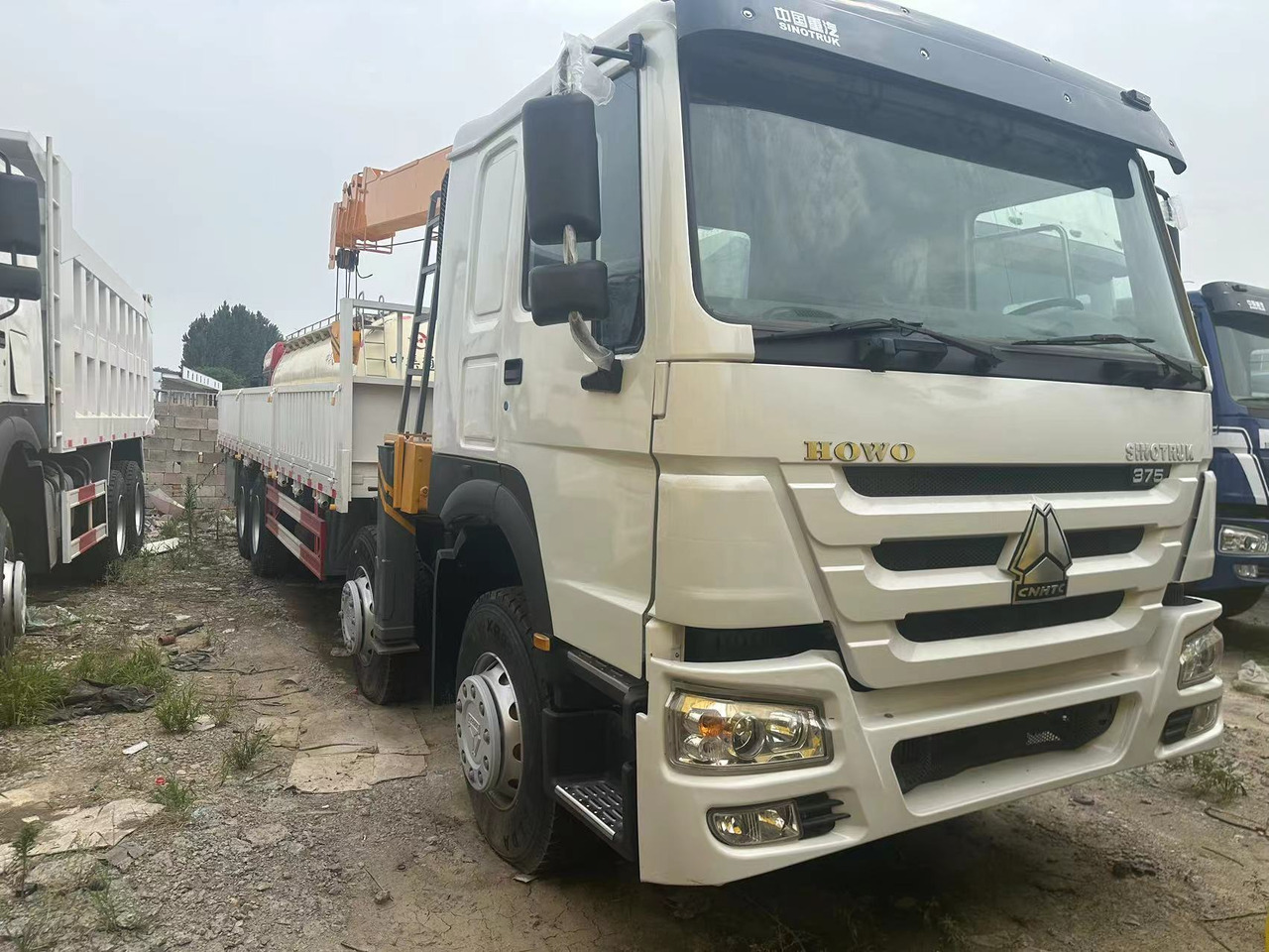 SINOTRUK HOWO 375 8X4 12TONS CLICK HERE FOR DISCOUNT - Tovornjak z dvigalom: slika 1 SINOTRUK HOWO 375 8X4 12TONS CLICK HERE FOR DISCOUNT - Tovornjak z dvigalom: slika 1