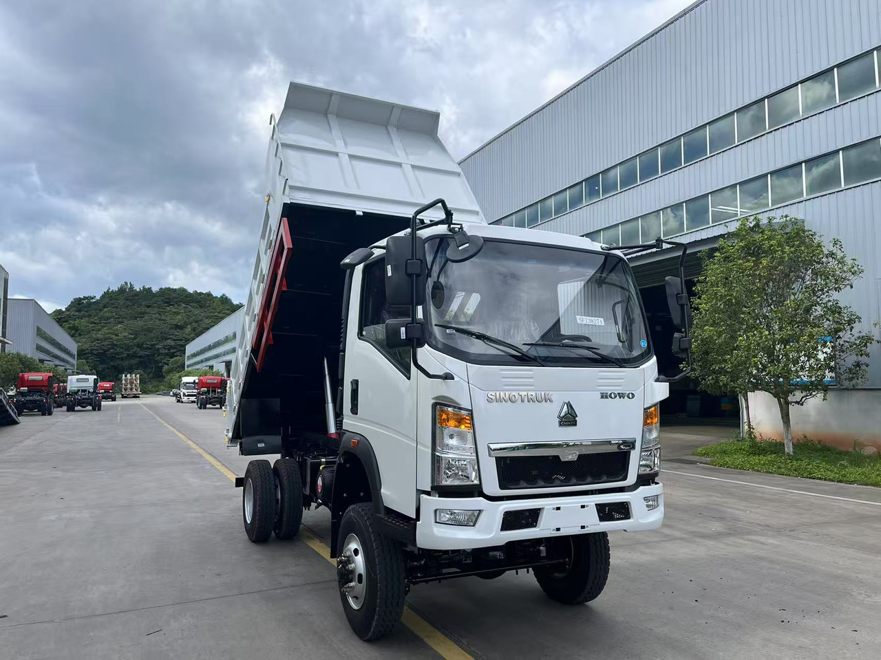 SINOTRUK HOWO 4x2 Dump Truck Click Here for Discount - Tovornjak prekucnik: slika 2 SINOTRUK HOWO 4x2 Dump Truck Click Here for Discount - Tovornjak prekucnik: slika 2