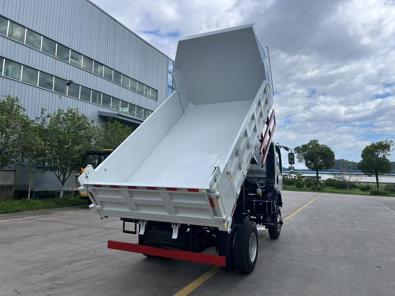 SINOTRUK HOWO 4x2 Dump Truck Click Here for Discount - Tovornjak prekucnik: slika 5 SINOTRUK HOWO 4x2 Dump Truck Click Here for Discount - Tovornjak prekucnik: slika 5
