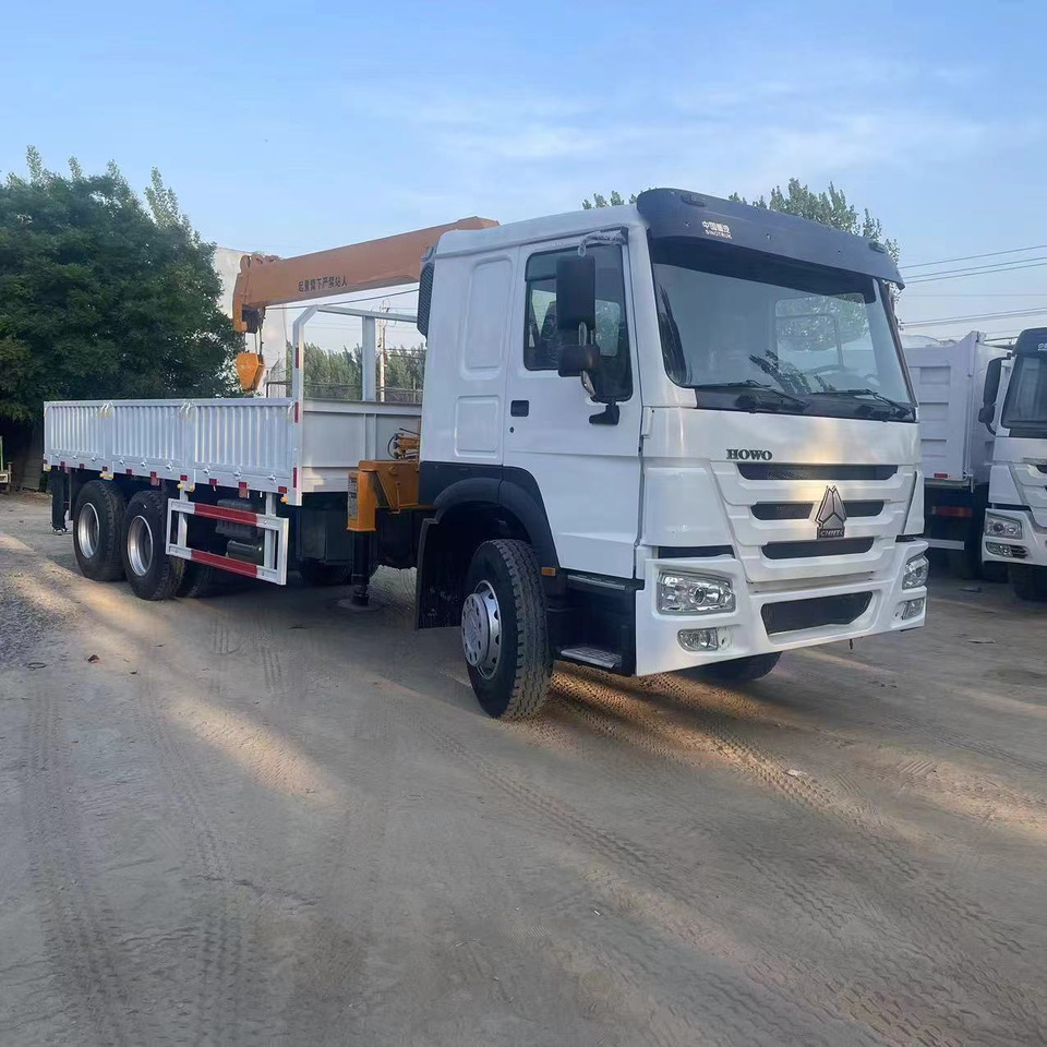 SINOTRUK HOWO 6X4 - Tovornjak z dvigalom: slika 1 SINOTRUK HOWO 6X4 - Tovornjak z dvigalom: slika 1