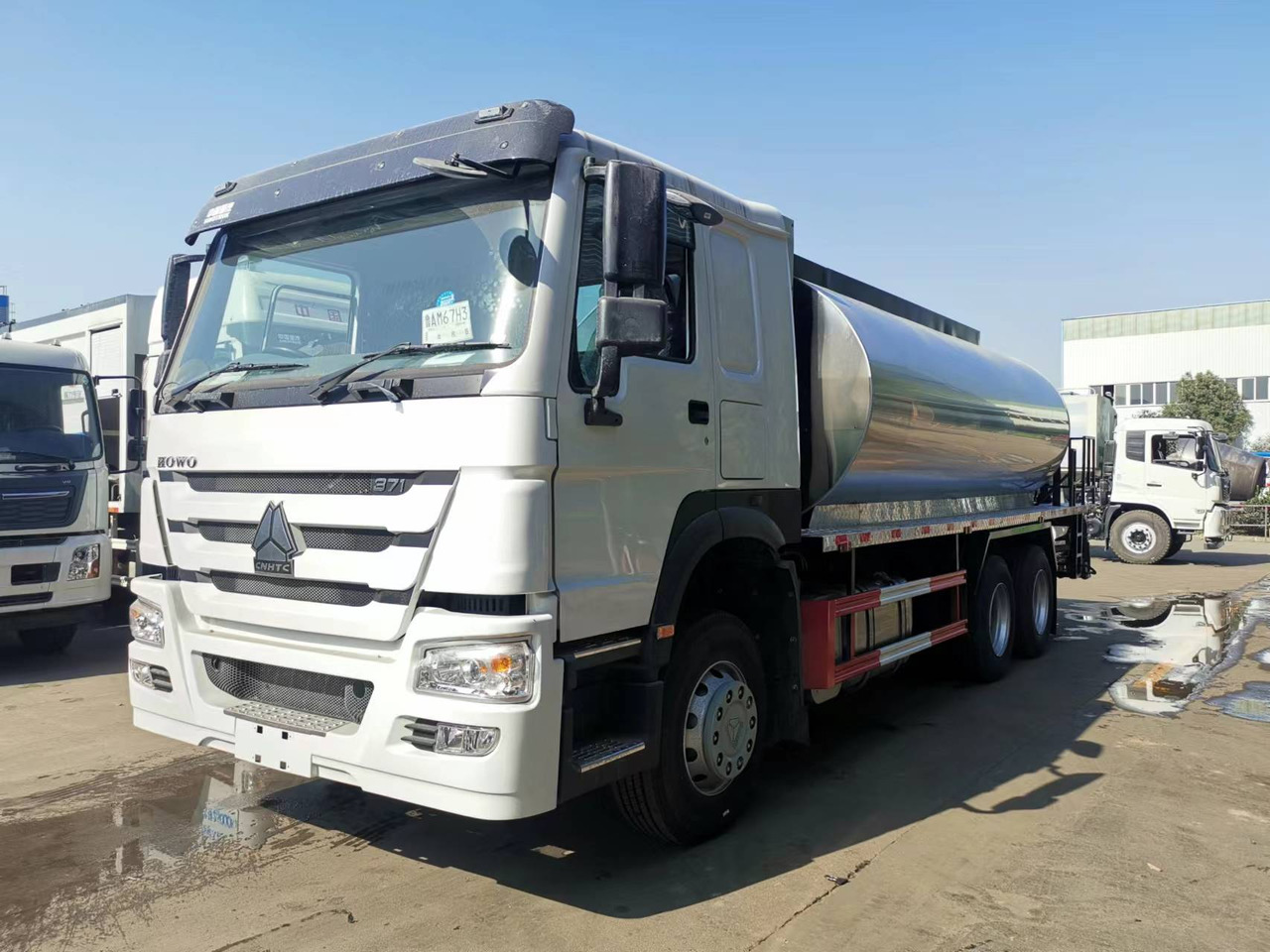 SINOTRUK HOWO CLICK HERE FOR DISCOUNT - Brizgalka za bitumen: slika 1 SINOTRUK HOWO CLICK HERE FOR DISCOUNT - Brizgalka za bitumen: slika 1