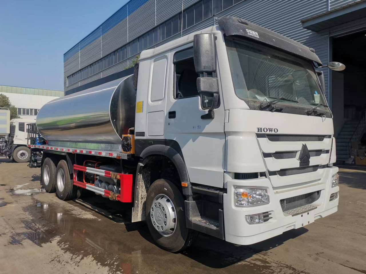 SINOTRUK HOWO CLICK HERE FOR DISCOUNT - Brizgalka za bitumen: slika 2 SINOTRUK HOWO CLICK HERE FOR DISCOUNT - Brizgalka za bitumen: slika 2