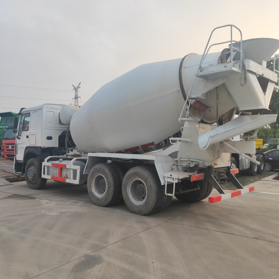 SINOTRUK HOWO - Mešalec za beton: slika 3 SINOTRUK HOWO - Mešalec za beton: slika 3