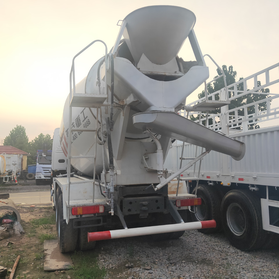 SINOTRUK HOWO371 - Mešalec za beton: slika 4 SINOTRUK HOWO371 - Mešalec za beton: slika 4