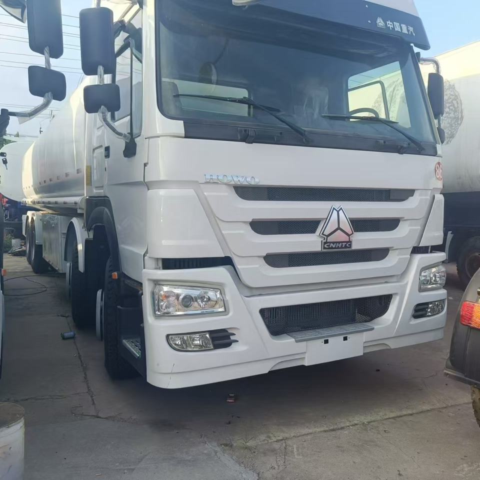 SINOTRUK Howo 371 Fuel Tanker Click Here For DISCOUNT - Tovornjak cisterna: slika 2 SINOTRUK Howo 371 Fuel Tanker Click Here For DISCOUNT - Tovornjak cisterna: slika 2
