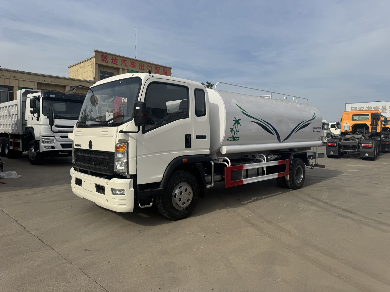 SINOTRUK Howo Water Tanker Click Here For DISCOUNT - Tovornjak cisterna: slika 1 SINOTRUK Howo Water Tanker Click Here For DISCOUNT - Tovornjak cisterna: slika 1