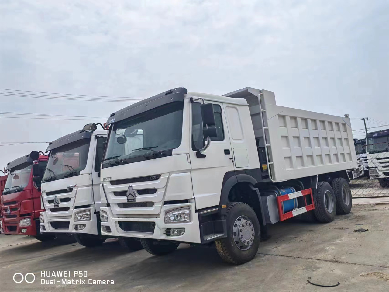 Sino HOWO 6x4 Dump Truck Click for Discount - Tovornjak prekucnik: slika 1 Sino HOWO 6x4 Dump Truck Click for Discount - Tovornjak prekucnik: slika 1