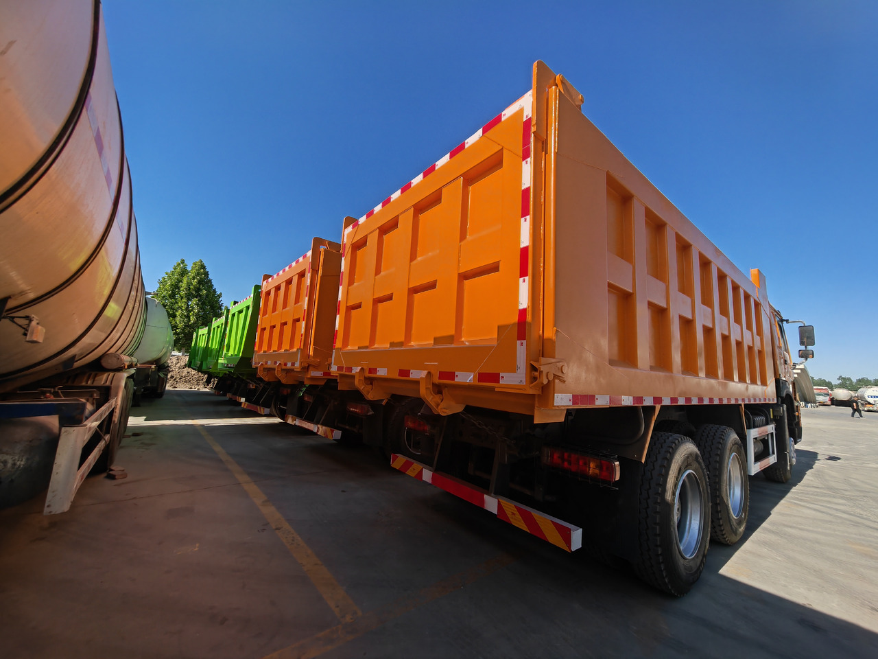 Sinotrack HOWO 6x4 Dump Truck Click for Discount - Tovornjak prekucnik: slika 3 Sinotrack HOWO 6x4 Dump Truck Click for Discount - Tovornjak prekucnik: slika 3