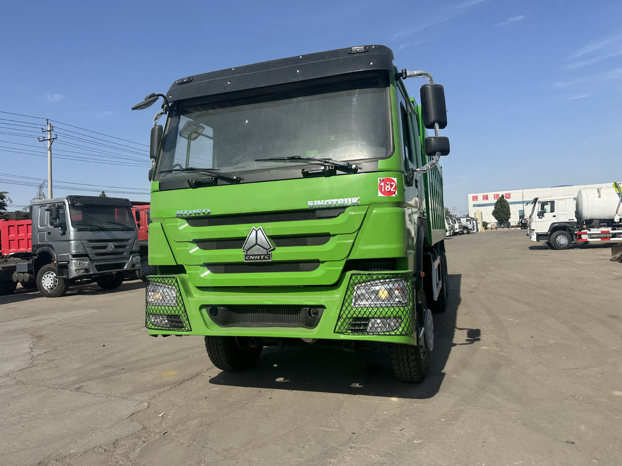 Sinotruck 6x4 HOWO Dump Truck Clcik for Discount - Tovornjak prekucnik: slika 1 Sinotruck 6x4 HOWO Dump Truck Clcik for Discount - Tovornjak prekucnik: slika 1