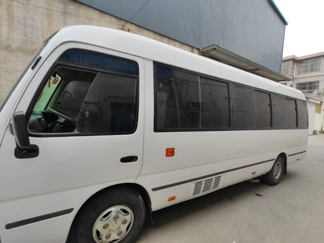 TOYOTA Hiace Bus 13 Seats - Potovalni avtobus: slika 4 TOYOTA Hiace Bus 13 Seats - Potovalni avtobus: slika 4