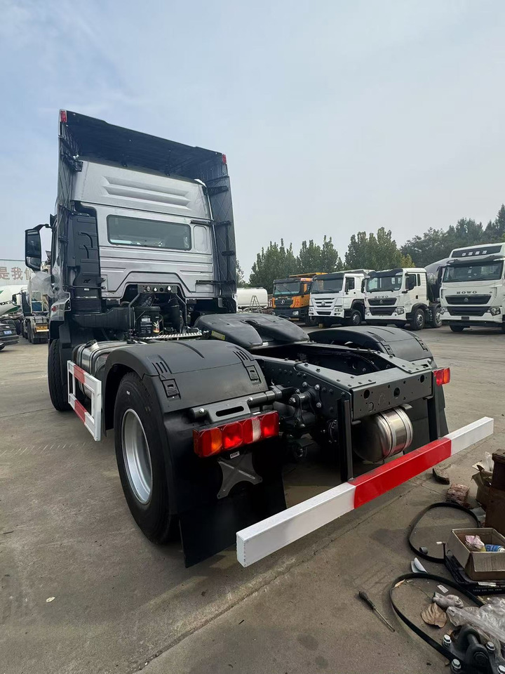 SINOTRUK HOWO Haohan Heavy Duty Tractor - Vlačilec: slika 1 SINOTRUK HOWO Haohan Heavy Duty Tractor - Vlačilec: slika 1