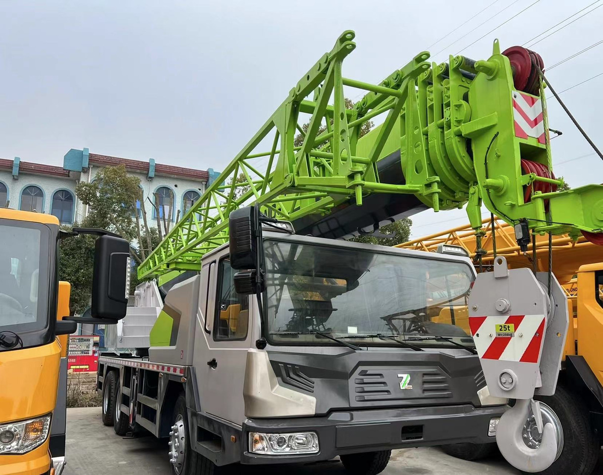ZOOMLION Crane 33Ton - Avtodvigalo za vse namene: slika 1 ZOOMLION Crane 33Ton - Avtodvigalo za vse namene: slika 1