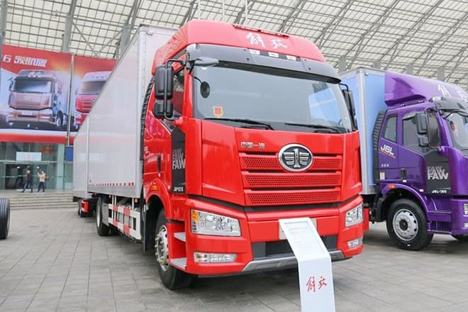 FAW Faw J6P Box Truck 4X2 for Sale in Sierra Leone - Tovornjak zabojnik: slika 2 FAW Faw J6P Box Truck 4X2 for Sale in Sierra Leone - Tovornjak zabojnik: slika 2