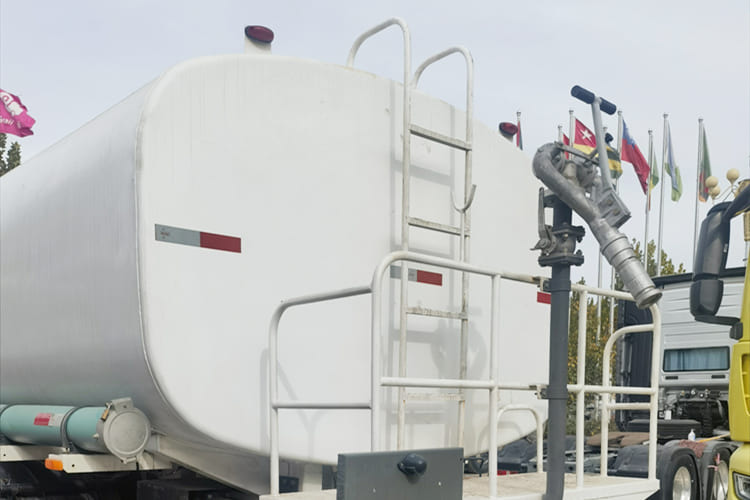Howo Howo Water Tank Truck for Sale in Zambia - Tovornjak cisterna: slika 3 Howo Howo Water Tank Truck for Sale in Zambia - Tovornjak cisterna: slika 3