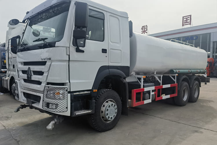 Howo Howo Water Tank Truck for Sale in Zambia - Tovornjak cisterna: slika 1 Howo Howo Water Tank Truck for Sale in Zambia - Tovornjak cisterna: slika 1