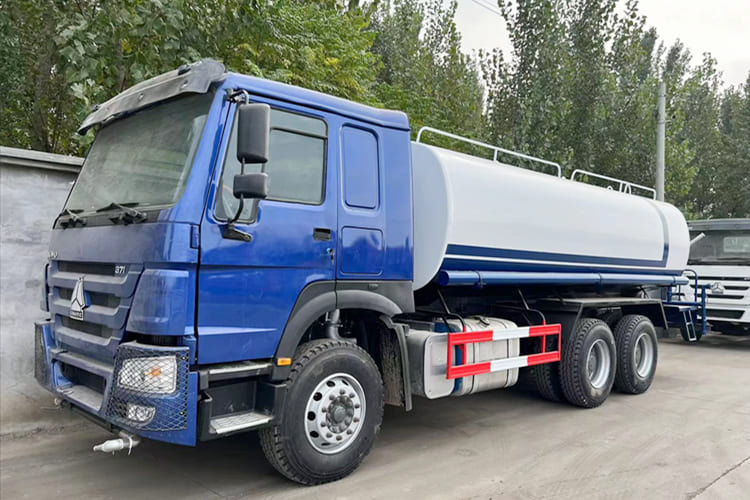Howo Water Sprinkler Truck for Sale in Mali - Tovornjak cisterna: slika 1 Howo Water Sprinkler Truck for Sale in Mali - Tovornjak cisterna: slika 1