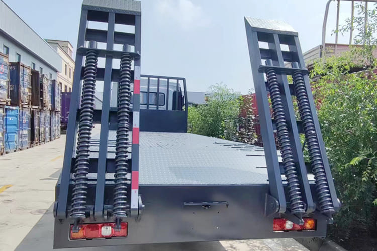 SHACMAN SHACMAN L3000 4x2 Light Cargo Truck with Rear Loading Ramp - Tovornjak s kesonom: slika 4 SHACMAN SHACMAN L3000 4x2 Light Cargo Truck with Rear Loading Ramp - Tovornjak s kesonom: slika 4