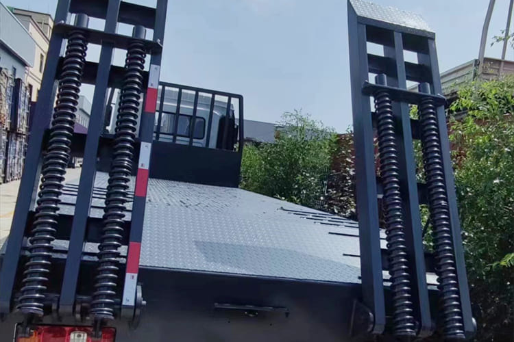 SHACMAN SHACMAN L3000 4x2 Light Cargo Truck with Rear Loading Ramp - Tovornjak s kesonom: slika 5 SHACMAN SHACMAN L3000 4x2 Light Cargo Truck with Rear Loading Ramp - Tovornjak s kesonom: slika 5