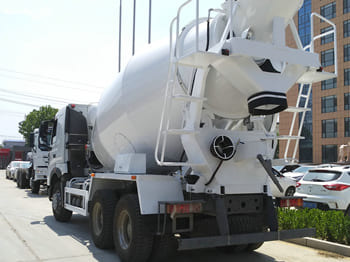SINOTRUK Concrete Mixer Truck for Sale in Ghana - Avtomešalec: slika 3 SINOTRUK Concrete Mixer Truck for Sale in Ghana - Avtomešalec: slika 3
