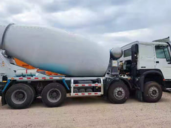 SINOTRUK Concrete Truck for Sale in Mali - Avtomešalec: slika 2 SINOTRUK Concrete Truck for Sale in Mali - Avtomešalec: slika 2
