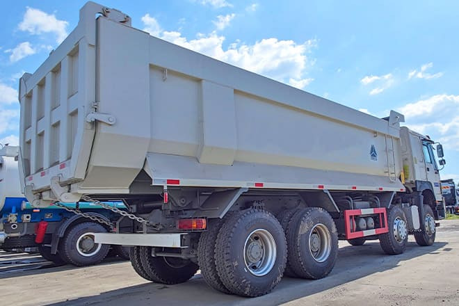 SINOTRUK Howo 8x4 Tipper Truck for Sale in Guinea - Tovornjak prekucnik: slika 5 SINOTRUK Howo 8x4 Tipper Truck for Sale in Guinea - Tovornjak prekucnik: slika 5