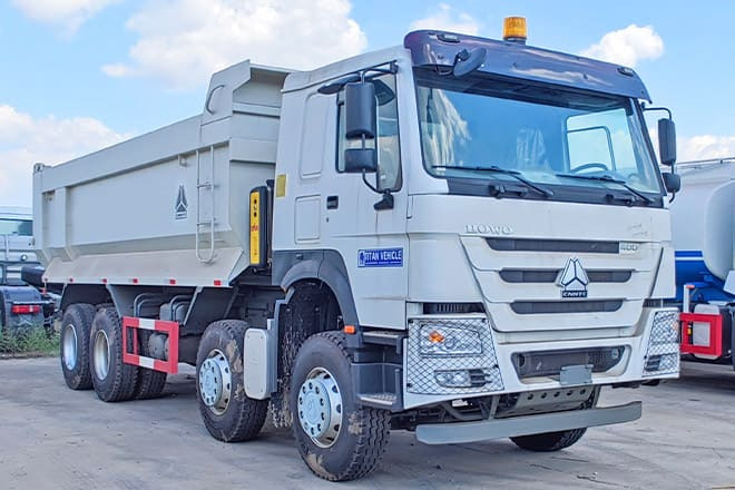 SINOTRUK Howo 8x4 Tipper Truck for Sale in Guinea - Tovornjak prekucnik: slika 3 SINOTRUK Howo 8x4 Tipper Truck for Sale in Guinea - Tovornjak prekucnik: slika 3