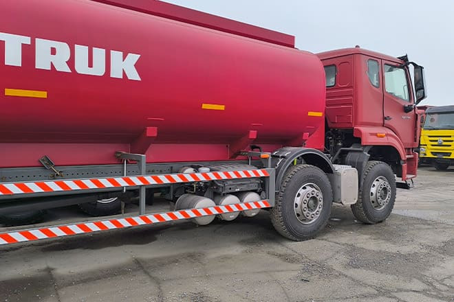 SINOTRUK Howo NX380 Diesel Tanker Truck for Sale in Tanzania - Tovornjak cisterna: slika 4 SINOTRUK Howo NX380 Diesel Tanker Truck for Sale in Tanzania - Tovornjak cisterna: slika 4