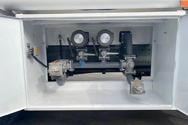 SINOTRUK Howo Stainless Steel Fuel Tanks for Trucks for Sale in Paraguay - Tovornjak cisterna: slika 4 SINOTRUK Howo Stainless Steel Fuel Tanks for Trucks for Sale in Paraguay - Tovornjak cisterna: slika 4