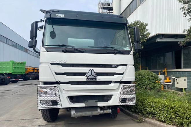 SINOTRUK Howo Stainless Steel Fuel Tanks for Trucks for Sale in Paraguay - Tovornjak cisterna: slika 3 SINOTRUK Howo Stainless Steel Fuel Tanks for Trucks for Sale in Paraguay - Tovornjak cisterna: slika 3