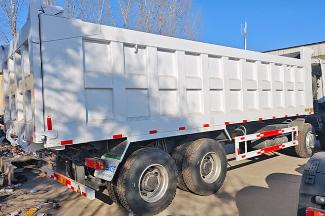 SINOTRUK Sinotruk Howo 371 8x4 Dump Truck for Sale in Libya - Tovornjak prekucnik: slika 3 SINOTRUK Sinotruk Howo 371 8x4 Dump Truck for Sale in Libya - Tovornjak prekucnik: slika 3