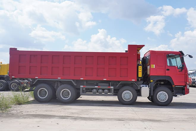 SINOTRUK Sinotruk Howo 8x4 Dump Truck for Sale in Cameroon - Tovornjak prekucnik: slika 4 SINOTRUK Sinotruk Howo 8x4 Dump Truck for Sale in Cameroon - Tovornjak prekucnik: slika 4