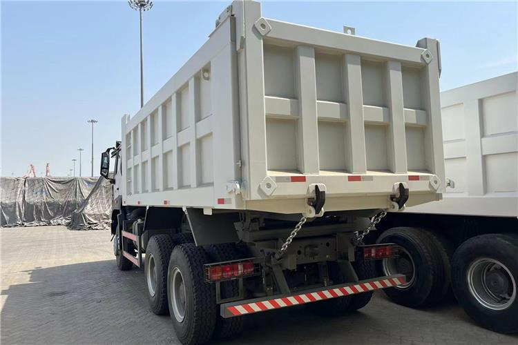 SINOTRUK Used Hohan Dump Truck with RHD for Sale In Tanzania - Tovornjak prekucnik: slika 2 SINOTRUK Used Hohan Dump Truck with RHD for Sale In Tanzania - Tovornjak prekucnik: slika 2